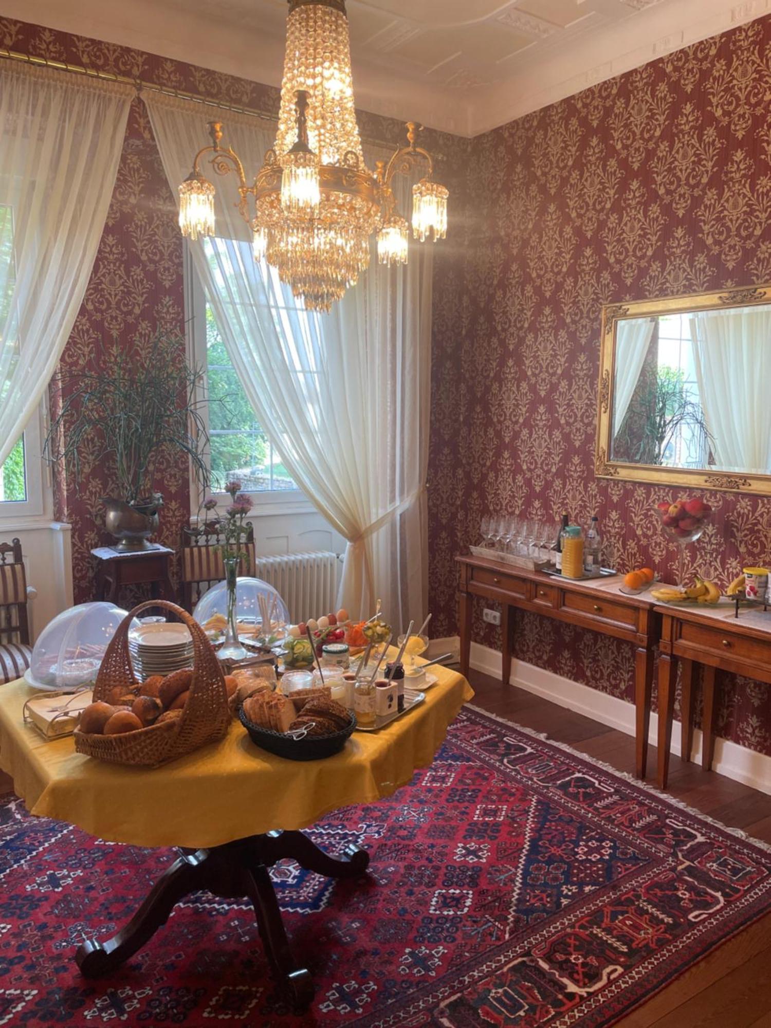 Bio-Weingut, Gaestehaus Und Kraeuterhof Flomborn Экстерьер фото